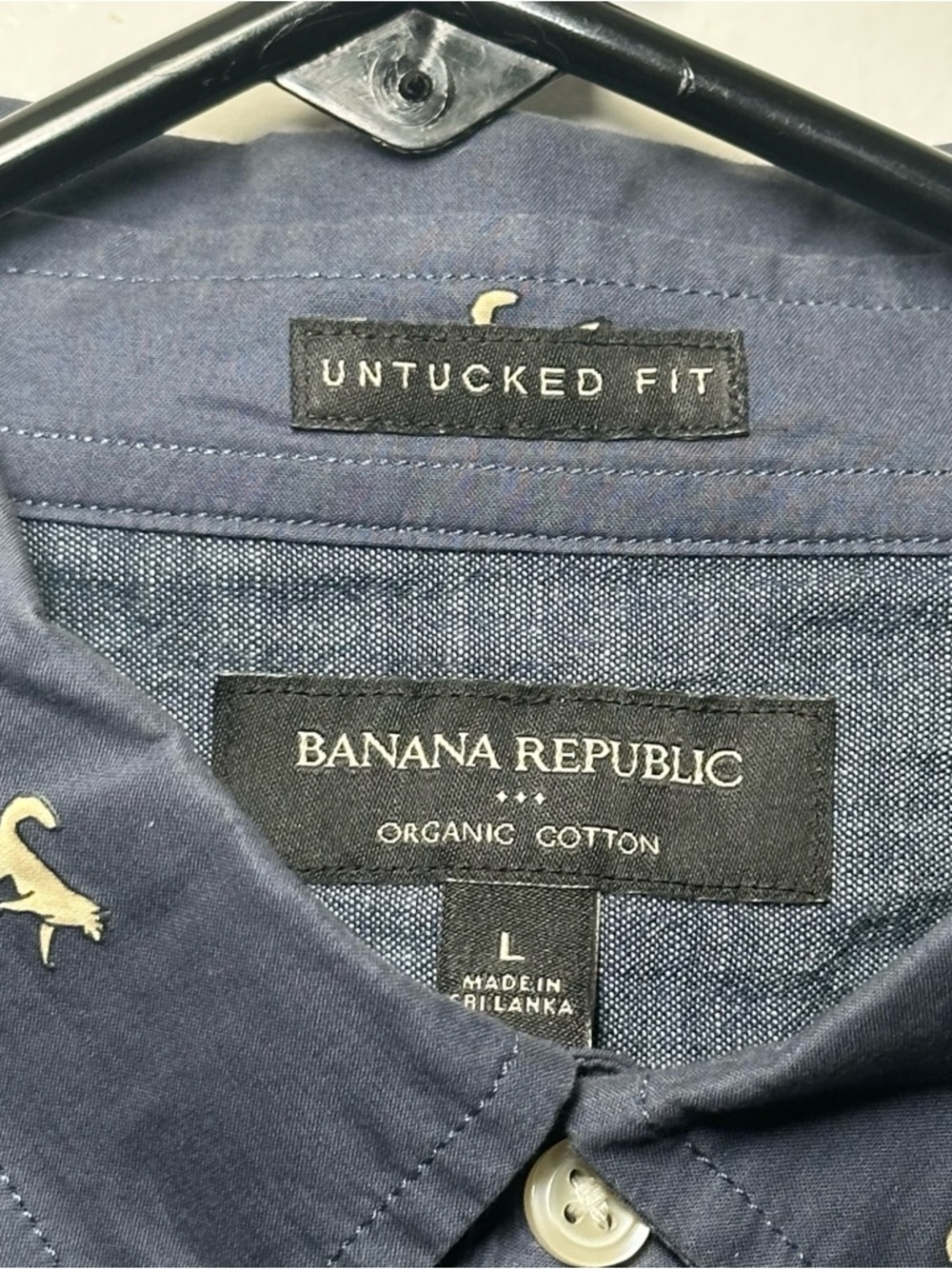 Banana Republic Untucked Novelty Wolf Print Button Up Shirt Blue Organic Cotton - Picture 6 of 16